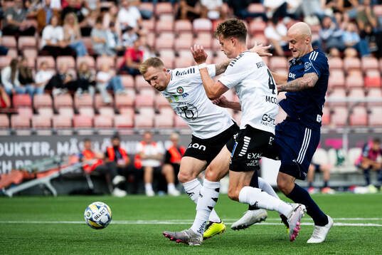 Örebros Jesper Modig och Erik McCue mot Gefles Anton Lundin