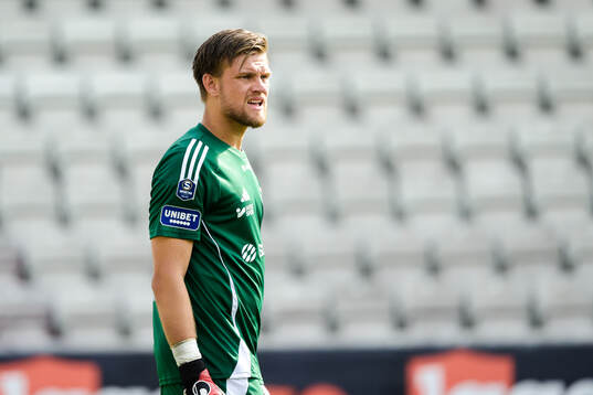 Gefles målvakt Oscar Jonsson deppar