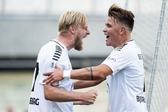 Örebros Karl Holmberg jublar med Tobias Björnstad