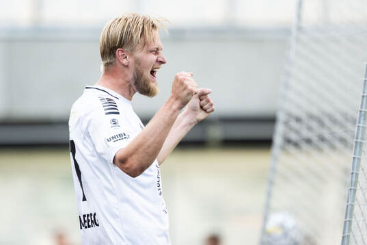 Örebros Karl Holmberg jublar