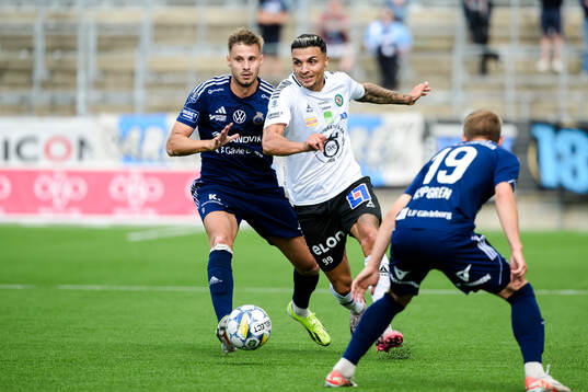 Gefles Jacob Hjelte och Örebros Ahmed Yasin