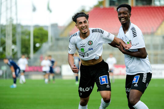 Örebros Elias Barsoum och Hamse Shagaxle jublar