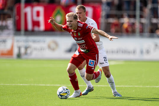 Skövde AIKs Samuel Sörman och Helsingborgs Dennis Olsson