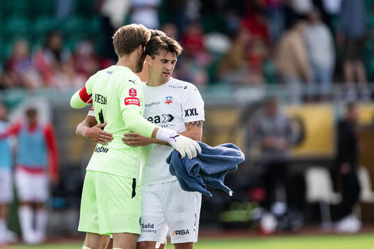 Helsingborgs målvakt Kalle Joelsson och Jon Birkfeldt