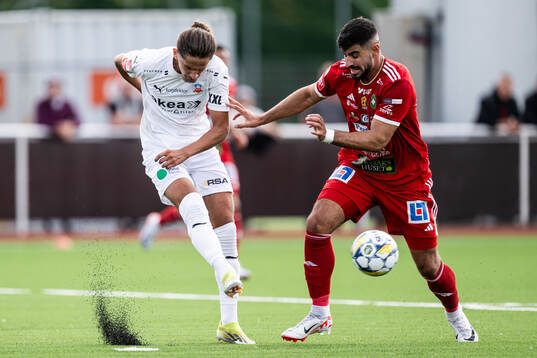 Helsingborgs Ervin Gigovic och Skövde AIKs Shergo Shhab