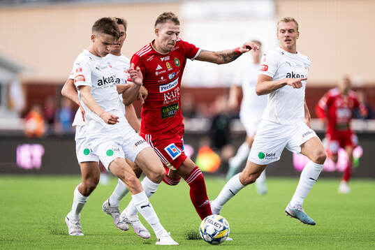 Helsingborgs Adrian Svanbäck och Skövde AIKs Stefan