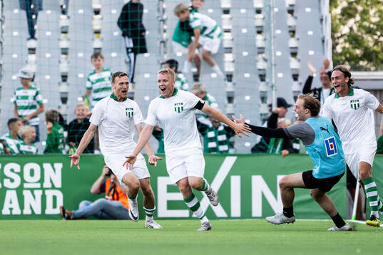 Västerås Simon Johansson jublar med Viktor Granath och