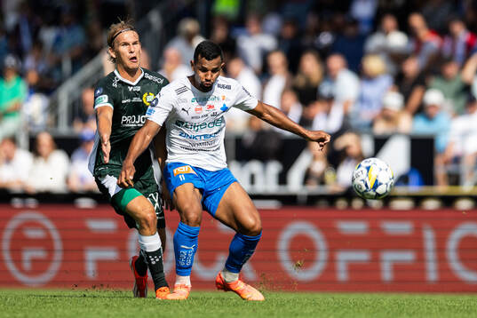 Hammarbys Markus Karlsson och Värnamos Wenderson Oliveira