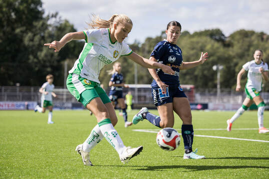 Hammarbys Smilla Holmberg och Linköpings Angela Beard