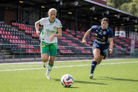 Hammarbys Smilla Holmberg och Linköpings Angela Beard