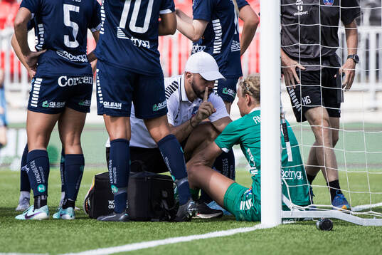 Linköpings målvakt Cajsa Andersson har ont