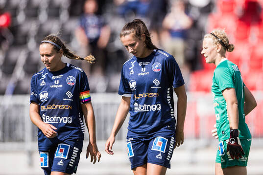 Linköpings Emma Lennartsson och Nellie Karlsson  deppar