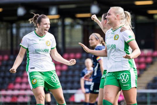 Hammarbys Cathinka Tandberg jublar med Emma Westin