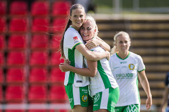 Hammarbys Cathinka Tandberg och Bella Andersson jublar