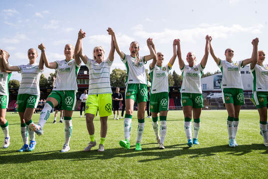 Hammarbys Thea Sørbo, Eva Nyström, målvakt Moa Edrud,
