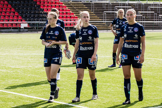 Linköpings Ella Lundin och Tyra Andersson deppar