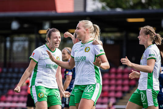 Hammarbys Cathinka Tandberg jublar