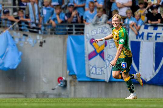IFK Norrköpings Isak Andri Sigurgeirsson jublar