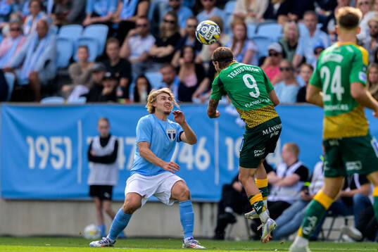Malmö FFs Sebastian Nanasi och IFK Norrköpings Arnor