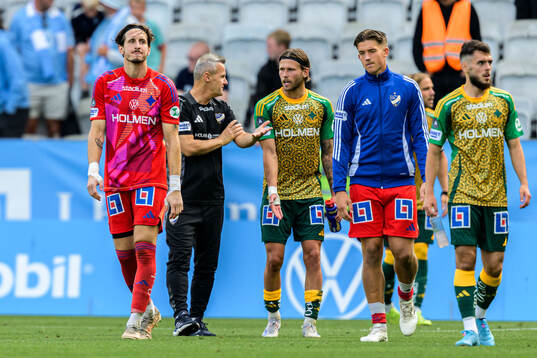 IFK Norrköpings målvakt David Mitov Nilsson deppar