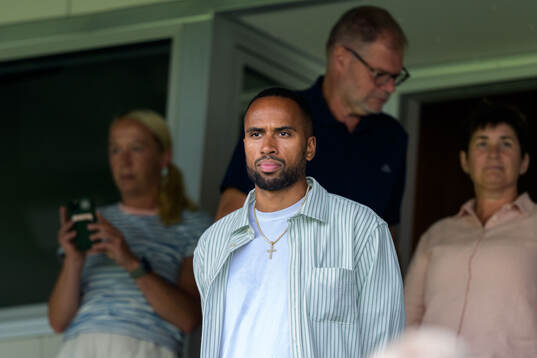Malmö FFs  Isaac Kiese Thelin på läktaren