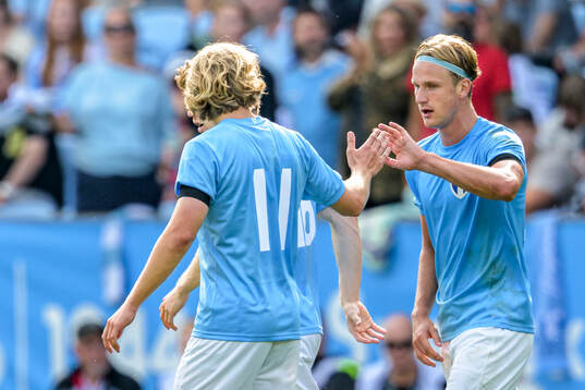 Malmö FFs Sebastian Nanasi och Erik Botheim jublar