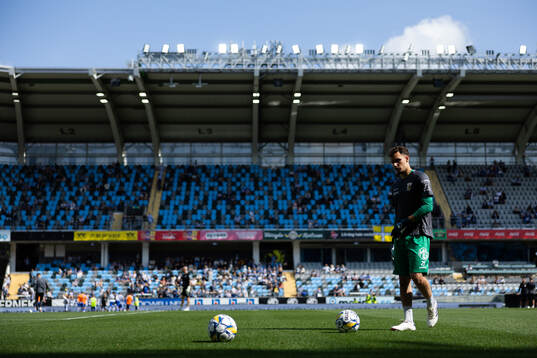 IFK Göteborgs målvakt Elis Bishesari innan