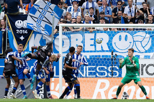 Sirius Patrick Nwadike nickar mot IFK Göteborgs målvakt