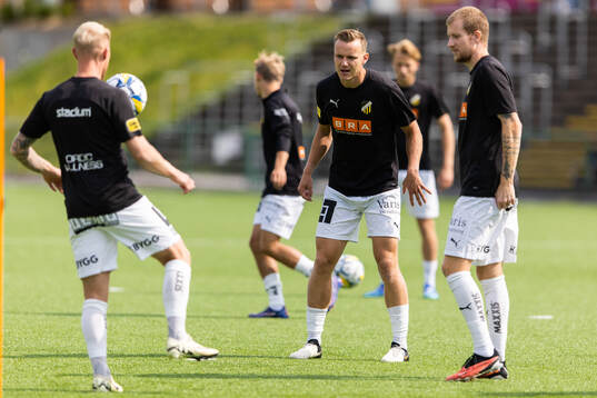 Häckens Marius Lode värmer upp