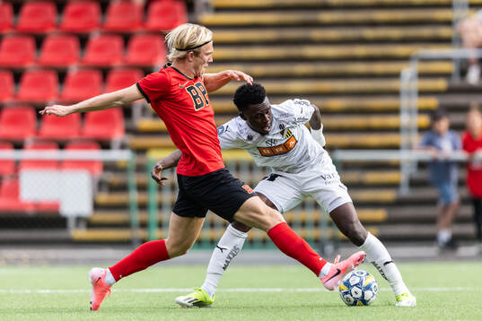 Brommapojkarnas Alexander Jensen och Häckens Zeidane