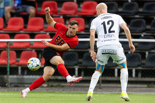 Brommapojkarnas Adam Skanning Jakobsen och Häckens Valgeir