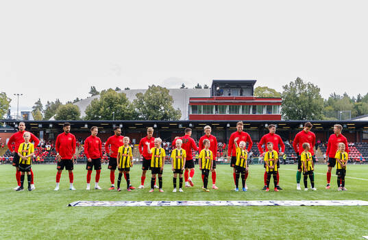 Brommapojkarnas spelare ställer upp för