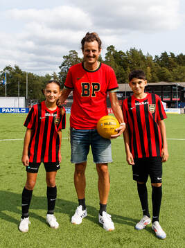 Ungdomsspelarna Melina Malik Papadopolou och Leonel Astaneh