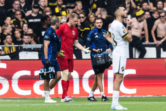 Djurgårdens målvakt Malkolm Nilsson Säfqvist har ont