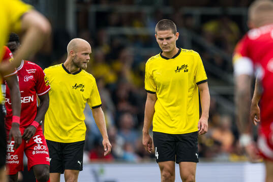 Mjällbys Viktor Gustafson och Rasmus Wikström deppar