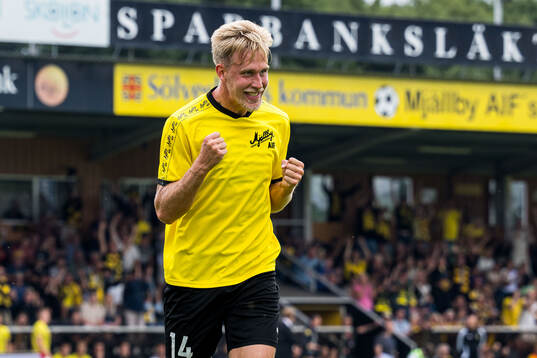 Mjällbys Herman Johansson jublar