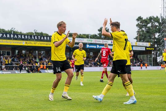 Mjällbys Herman Johansson jublar