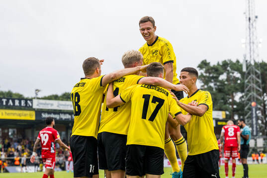 Mjällbys Herman Johansson jublar