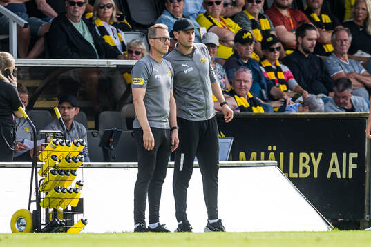 Mjällbys assisterande tränare Christofer Augustsson och