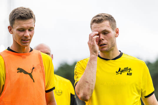 Mjällbys Arvid Brorsson och Jacob Bergström deppar