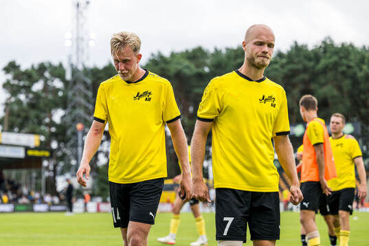 Mjällbys Herman Johansson och Viktor Gustafson deppar