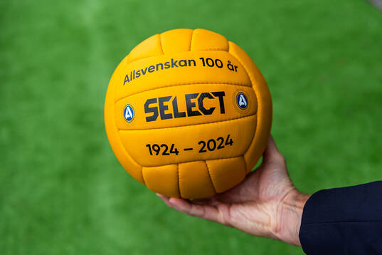 En jubileumsboll från SEF för att fira Allsvenskan 100 år
