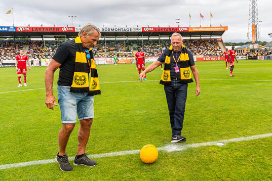 Symbolisk avspark av Sven-Bertil Andersson och Bosse