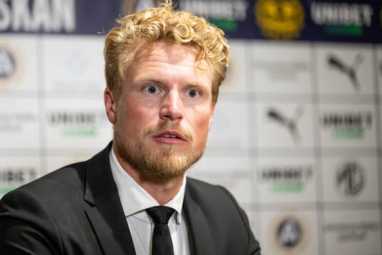 Elfsborgs manager Oscar Hiljemark vid en presskonferens
