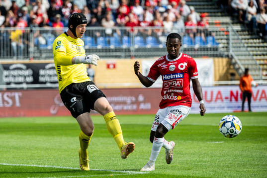 Brages målvakt Viktor Frodig och Degerfors Nahom Girmai