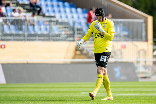 Brages målvakt Viktor Frodig deppar