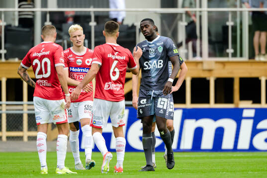 Degerfors Carlos Moros Gracia och Brages Adil Titi tackar