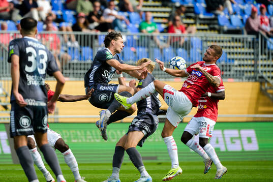 Brages Pontus Jonsson och Degerfors Christos Gravius