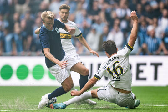 Djurgårdens Oskar Fallenius och AIKs Benjamin Tiedemann