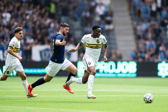Djurgårdens Besard Sabovic och AIKs Mouhamed Lamine Fanne